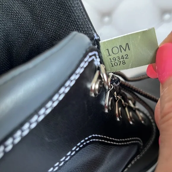 Timberland Women’s Genuine Leather Boots Size 10 Logo Color Black/Gray - Picture 5 of 8